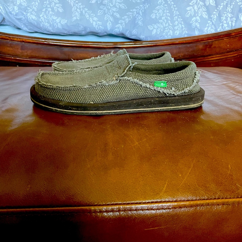 Boys Size 7 Sanuks
